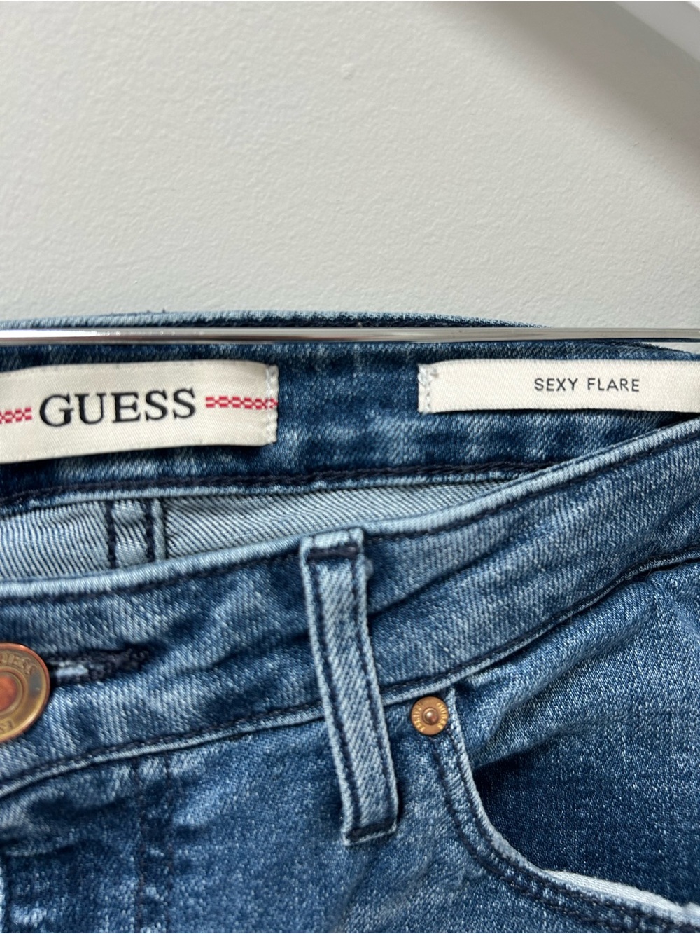 GUESS Women's sexy flare jeans size 30 - Picture 2 of 5